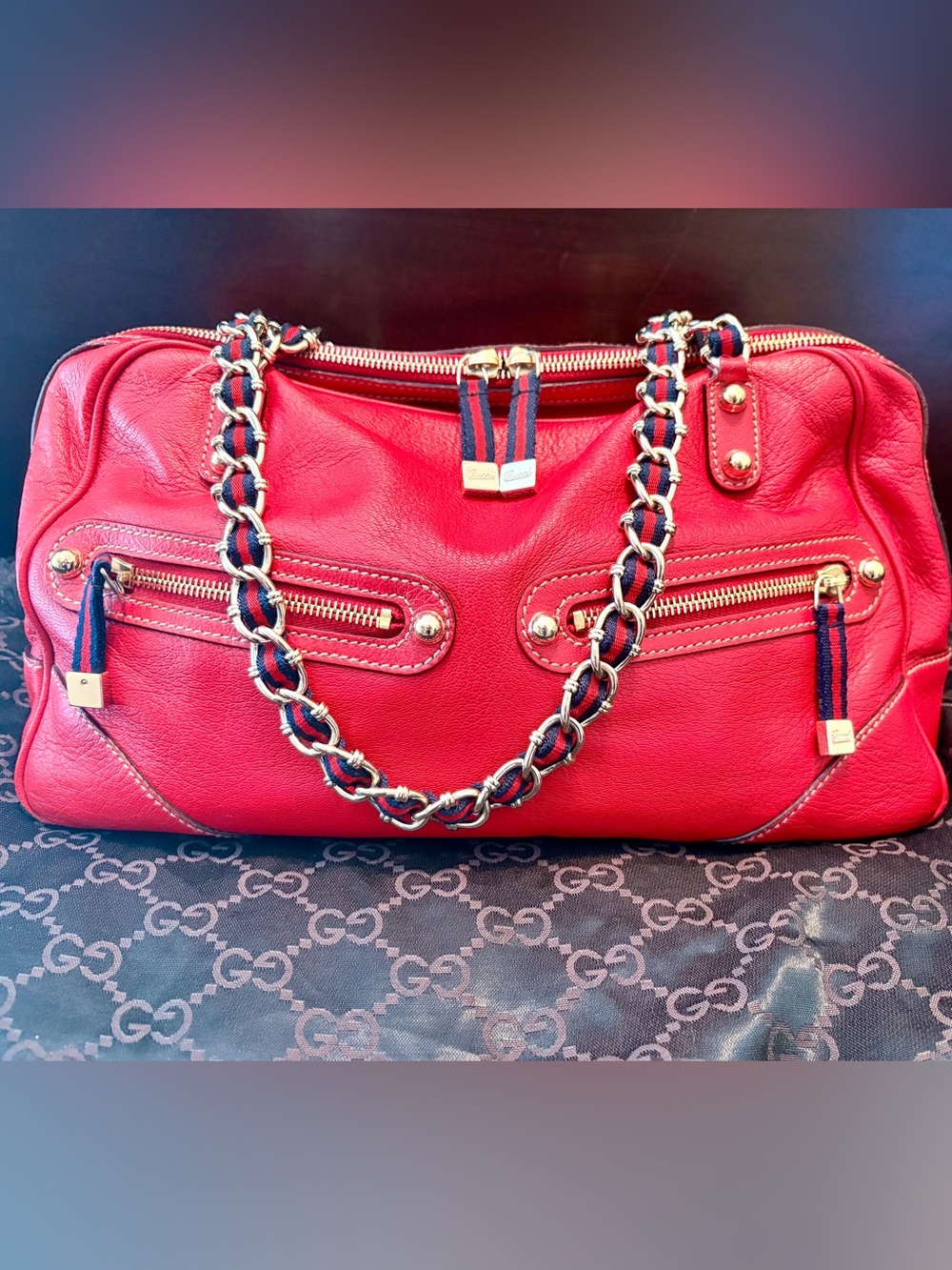 Gucci Red Leather Shoulder Bag with Gold-Tone Chain Straps - Picture 4 of 13